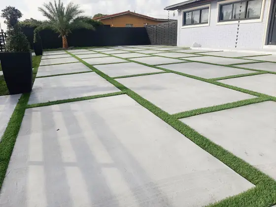 Large slab patio with turf joints