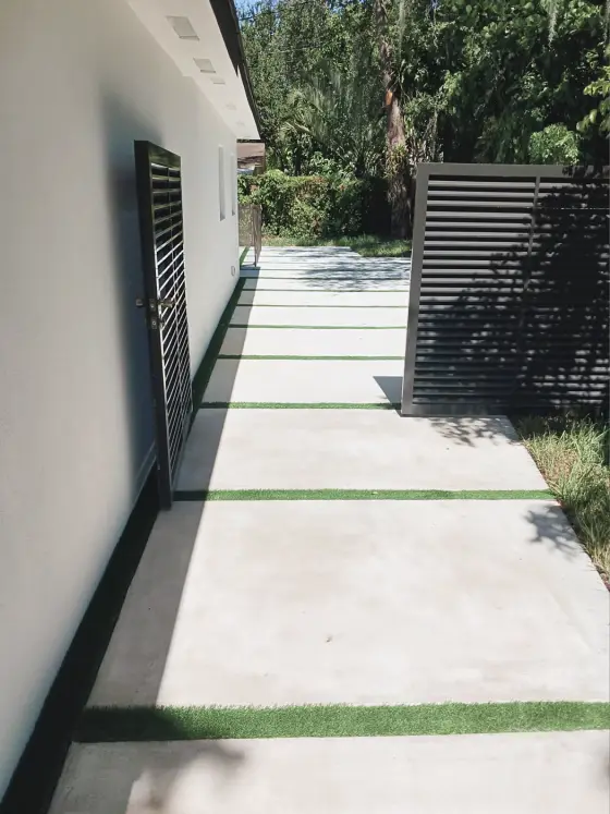 Side-yard walkway with turf joints